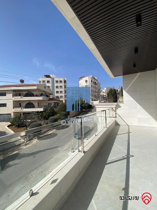 شقة طابقية طابق ثاني 306م تشطيب سوبر ديلوكس لم تسكن للبيع في عمان - أم السماق