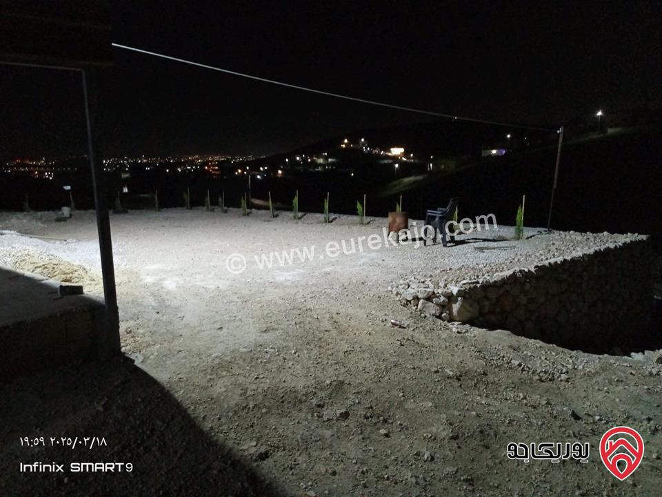 قطعة أرض مشترك مساحة 1750 متر مربع عليها بيت مساحة 95 متر مربع للبيع في الزرقاء - غريسا 