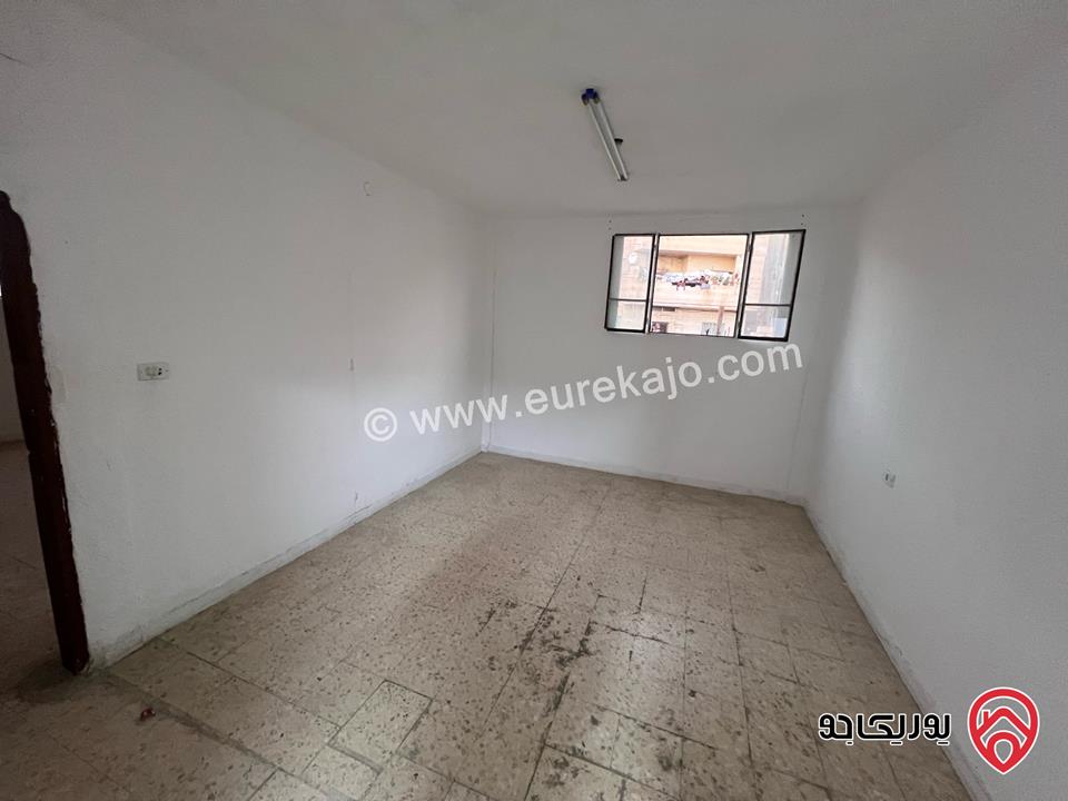 بناية سكنية مكونة من 6 شقق على أرض 180م للبيع في الرصيفة مقابل مسجد النور 