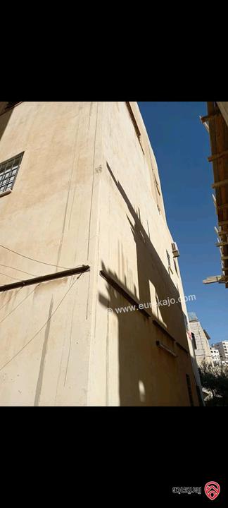 بناية سكنية ثلاث طوابق على أرض 250م للبيع في عمان - أم نوارة
