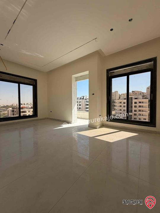 شقة طابق ثالث مع رووف مساحة 170م وترس 80م سوبر ديلوكس للبيع في عمان -  الجبيهة 