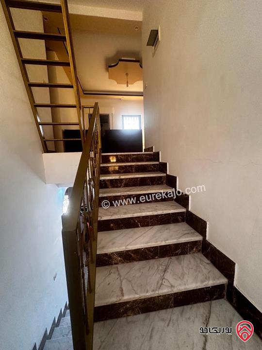 مزرعة فيها فيلا عدد 2 مساحة كل فيلا 300م على أرض 14 دونم للبيع في جرش