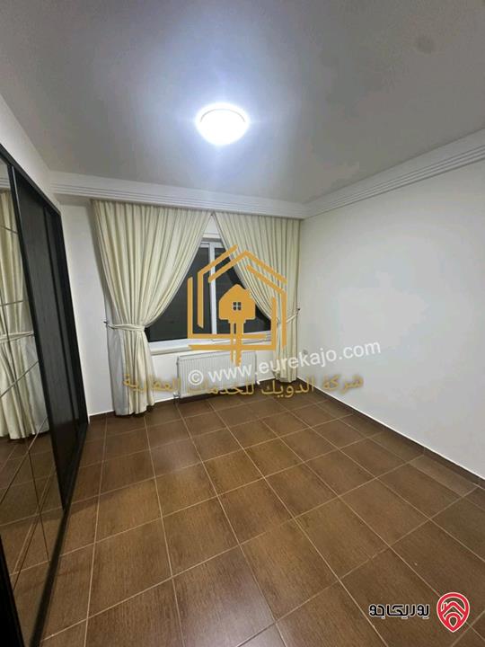 شقة فارغة شبه أرضية مساحة 186م داخلي و 120م خارجي للإيجار في عمان - دير غبار 