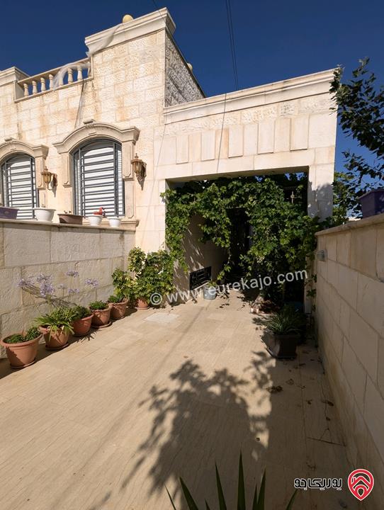 ڤيلا مساحة 700م على أرض 815م للبيع في عمان - مرج الحمام بلعاس