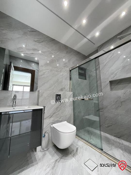 شقة تشطيب سوبر ديلوكس طابق أرضي مساحة 205م داخلي و 65م خارجي مع كراج ومدخل خاص للبيع في عمان - البنيات