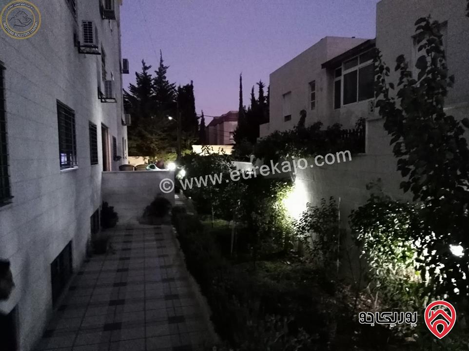 شقة أرضية فاخرة للبيع في عمان - أم السماق الشمالي - قرب جامع التلاوي 350م مع حديقة وترسات 300م تشطيب سوبر ديلوكس