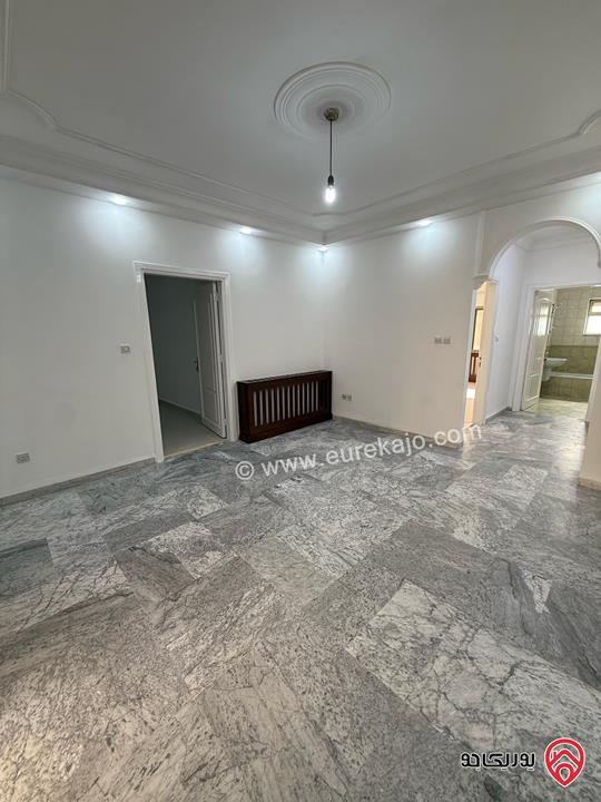 شقة طابق ثاني مساحة 190م للايجار في عمان - دير غبار 