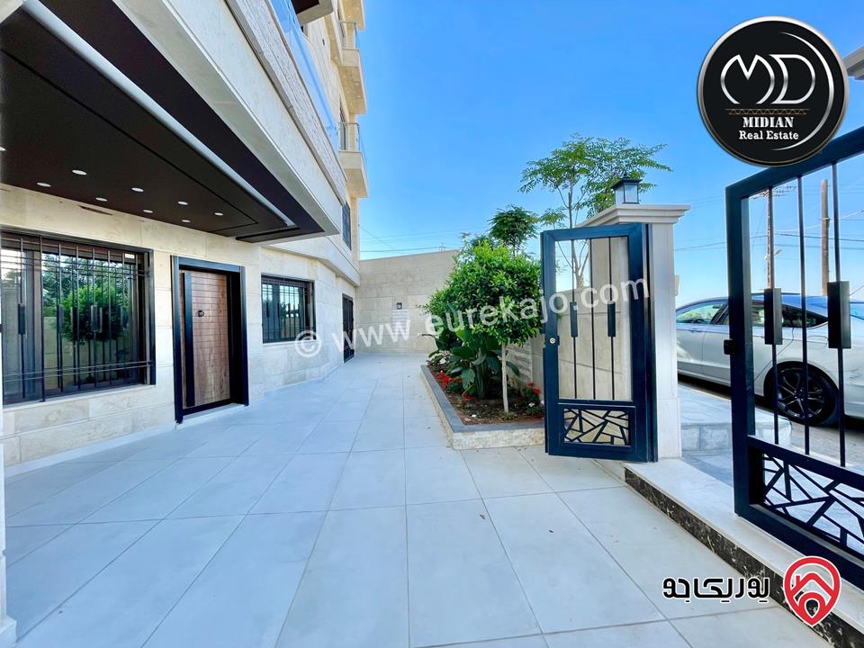 شقة ارضية جديدة للبيع ضاحية النخيل مساحة 205م مع ترس 70م تشطيبات و ديكورات فاخرة