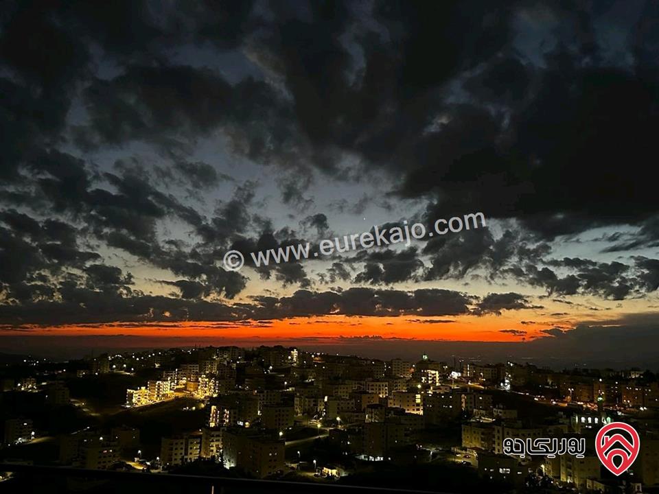 شقة طابق ثالث مساحة 150م مع روف 50م و تراس 50م للبيع في عمان - البيادر