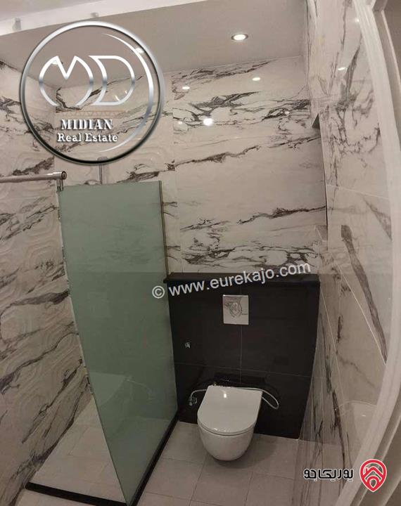 شقة أرضية مفروشة للايجار في عمان - طريق المطار مساحة 180م مع ترس 70م تشطيبات ديكورات فندقية فرش فاخر بسعر مميز