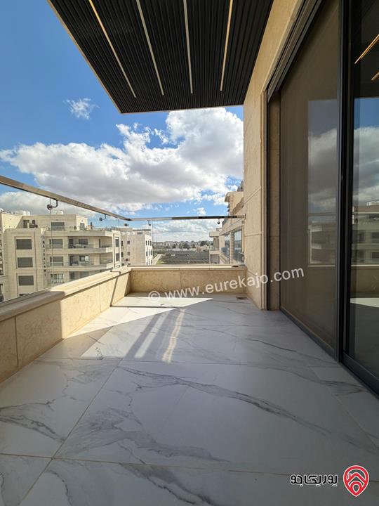 شقة سوبر ديلوكس طابق ثالث مع روف مساحة 229م داخلي و 120م خارجي للبيع في عمان - حي الصحابة  