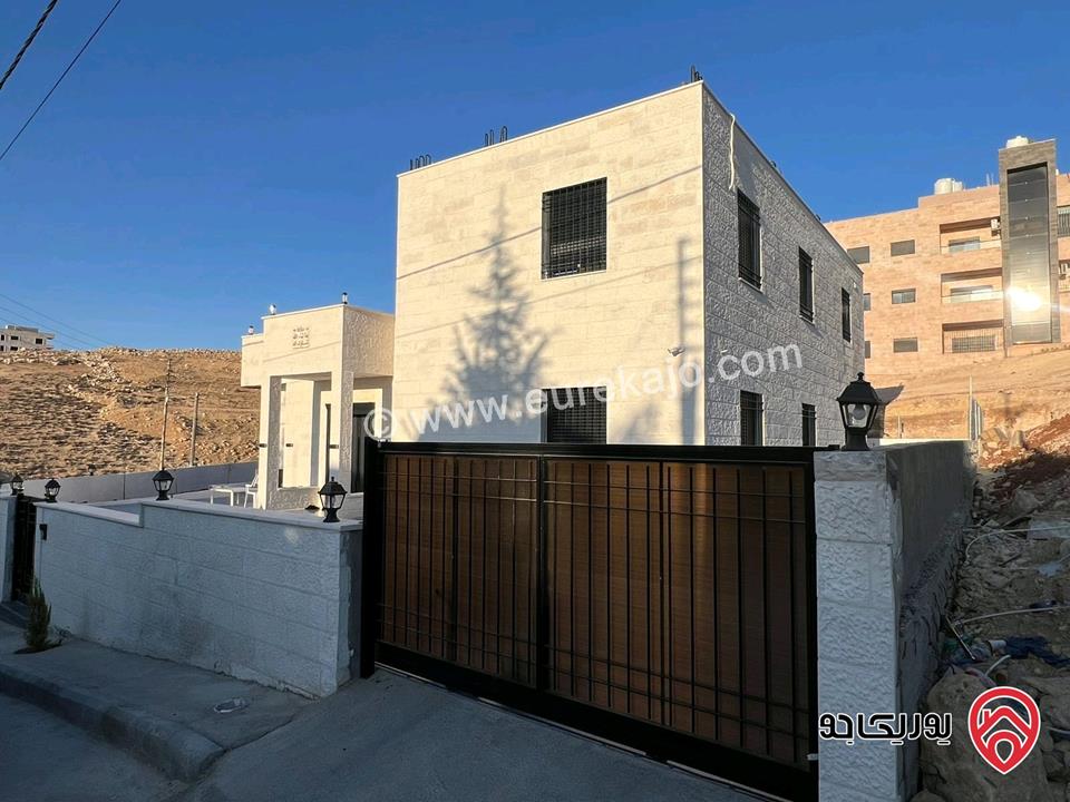 منزل مستقل بناء جديد طابقين مساحة 330م على أرض 521م للبيع شمال عمان شارع الاردن صافوط