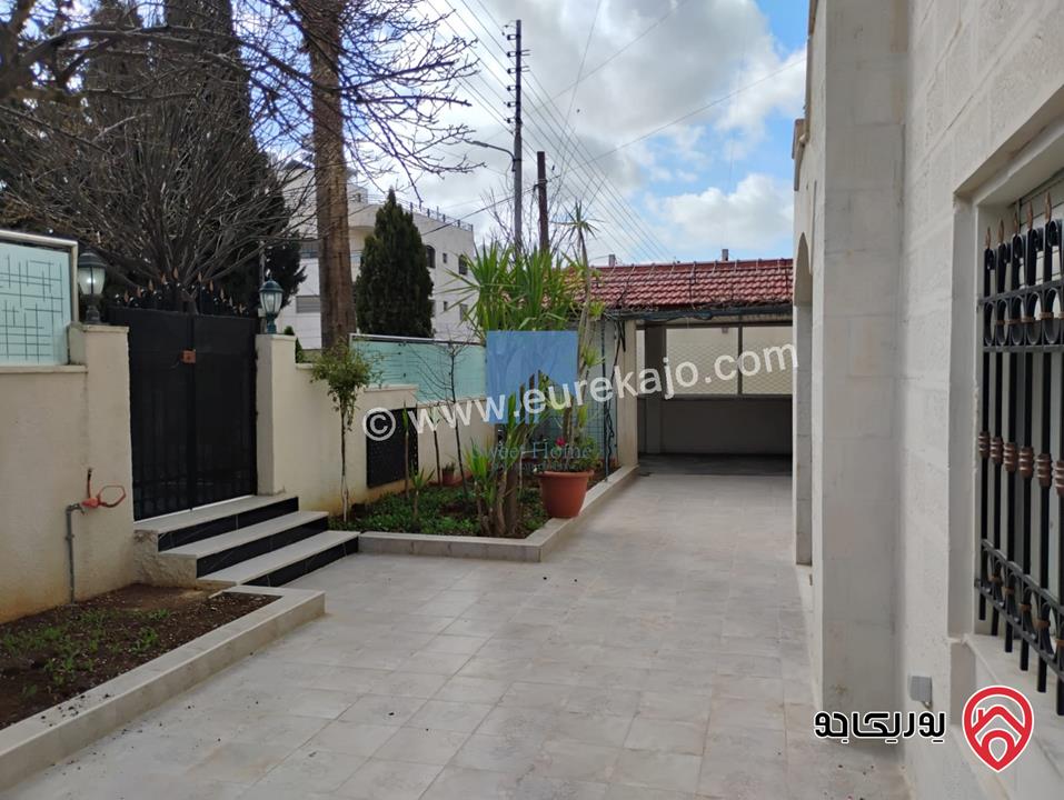 شقة أرضية مساحة 225م مع حديقة وترسات 100م تشطيب سوبر ديلوكس للبيع في عمان - خلدا