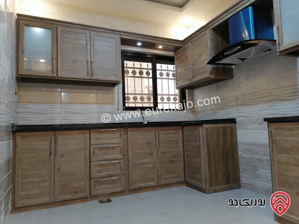 شقة فارغة تصلح لعرسان او عائلة صغيرة مساحة 95م للايجار في عمان - الرابية من المالك مباشرة