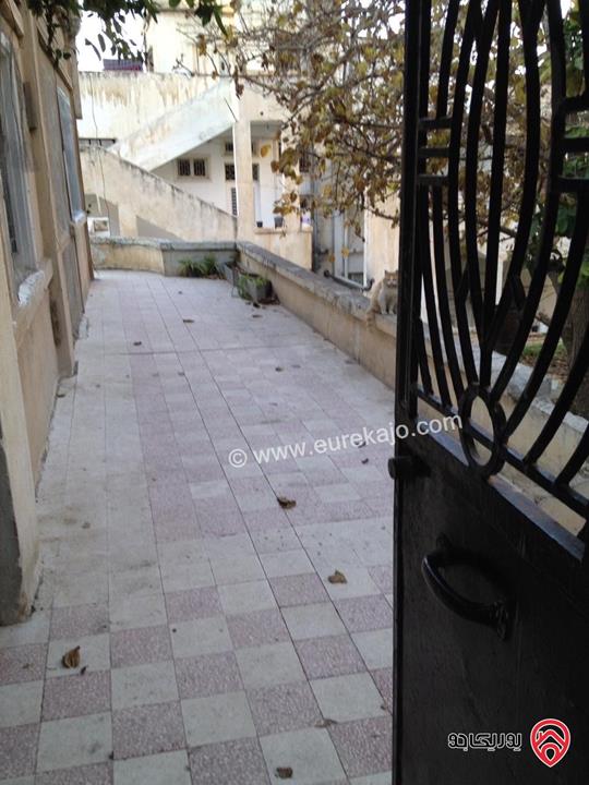 بيت قديم على أرض 707م للبيع في جبل عمان طلوع الحايك