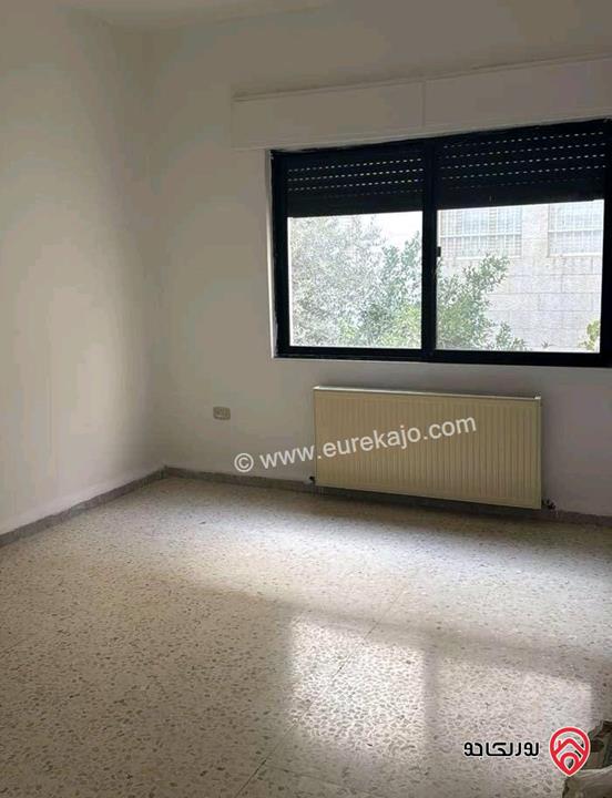 شقة فارغة طابق ثاني مساحة 150م للايجار في عمان - خلدا