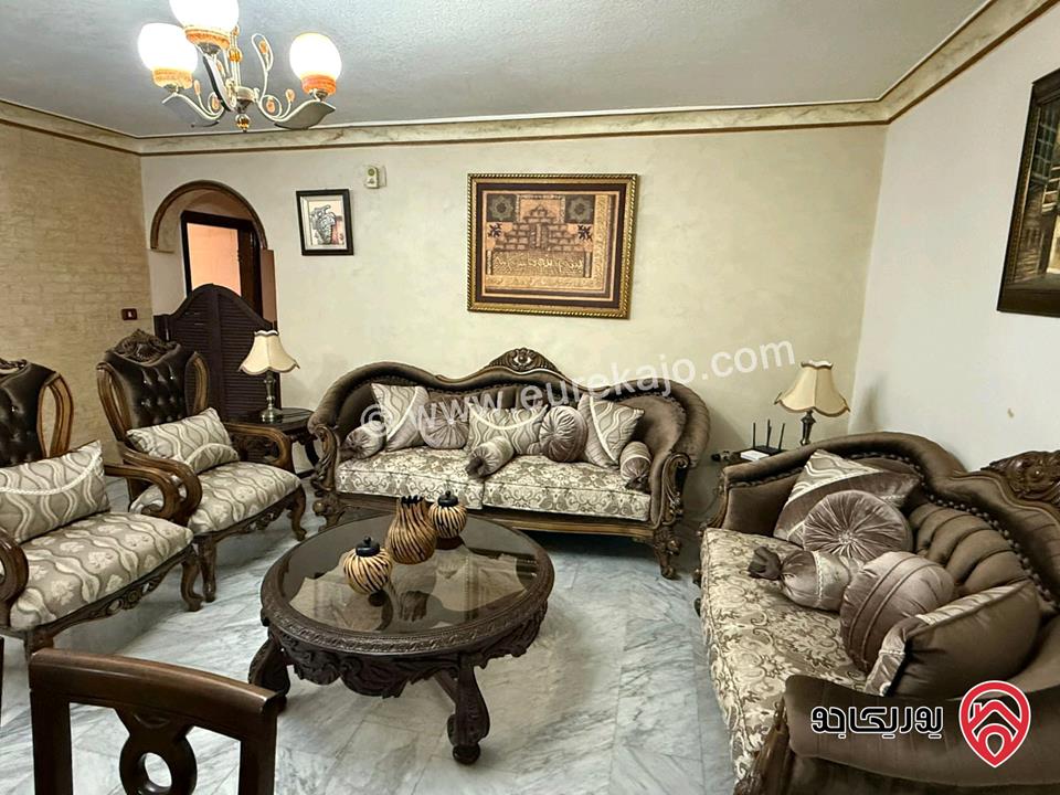 شقة طابق ثالث مساحة 145م للبيع مفروشة في عمان - الرابية