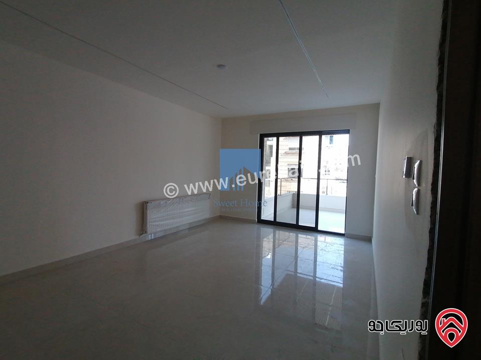 شقة فاخرة للبيع في عمان أم السماق - خلف السيتي مول وقرب مكة مول طابق ارضي 250م تشطيب سوبر ديلوكس لم تسكن