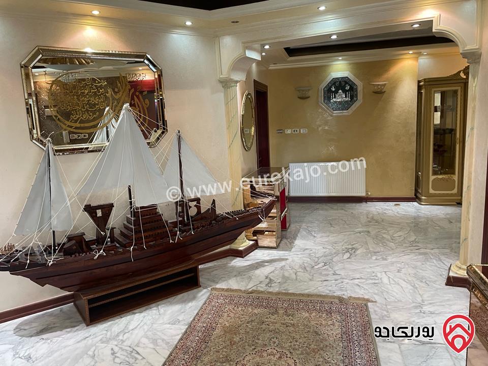 فيلا 3 طوابق على أرض 1 دونم و 19م للبيع في عمان - الجبيهة
