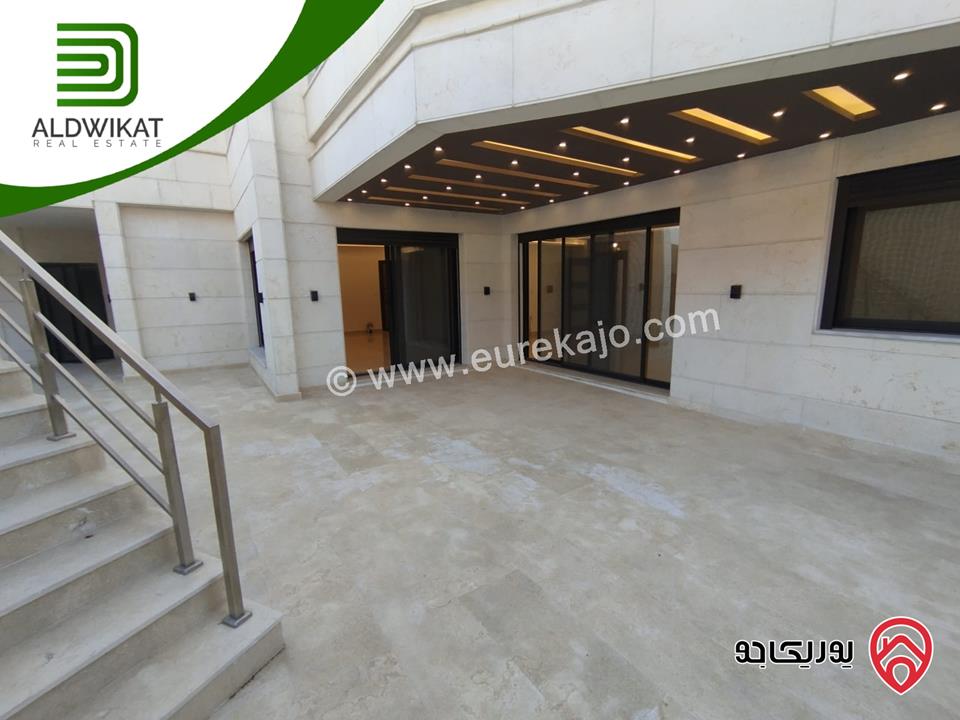 شقة للبيع في عمان - رجم عميش/قصر الصنوبر طابق تسوية مساحة البناء 280م ومساحة الترس 140م