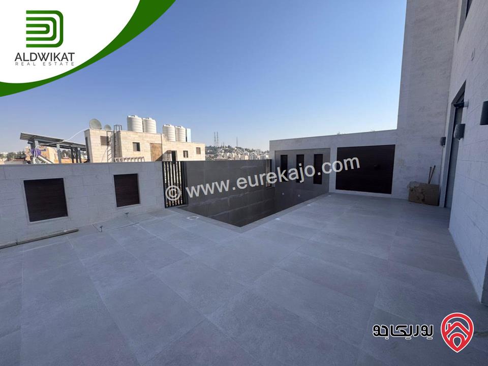 فيلا متلاصقة للبيع في عمان - دابوق مساحة الارض 500م ، البناء 780م ، الحديقة 50م والترس 150م