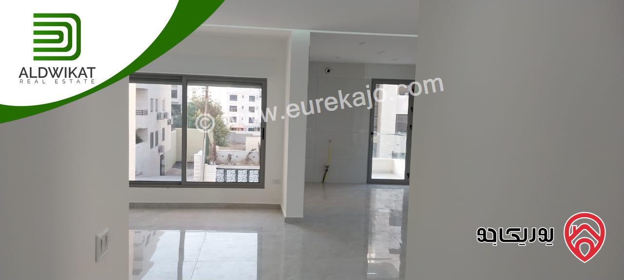 شقة طابق ثاني للبيع في عمان - البنيات / طريق المطار مساحة 180م والترس 30م بالقرب من جامعة البتراء جديدة لم تسكن