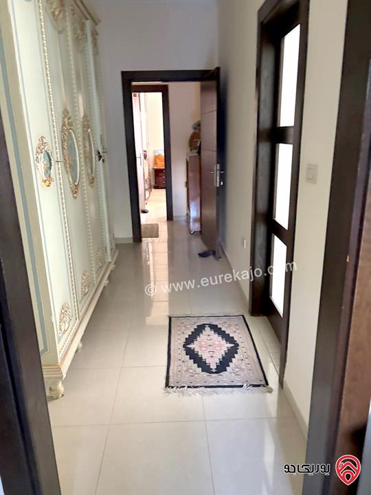 شقة طابقية ارضية مساحة 355م مع حديقة 500م للبيع في عمان - الشميساني