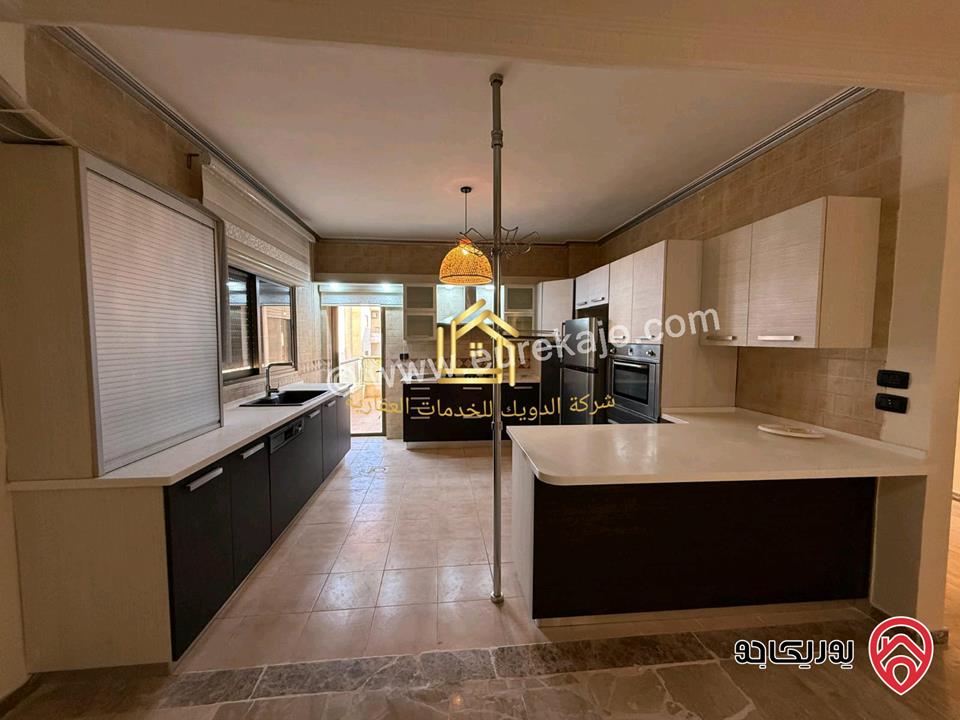 شقة فارغة طابق ثالث مساحة 195م للإيجار في عمان - دير غبار 