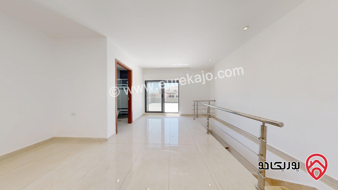 شقة طابق ثالث مع روف مساحة 160م للبيع في عمان - الجبيهة حي المنصور