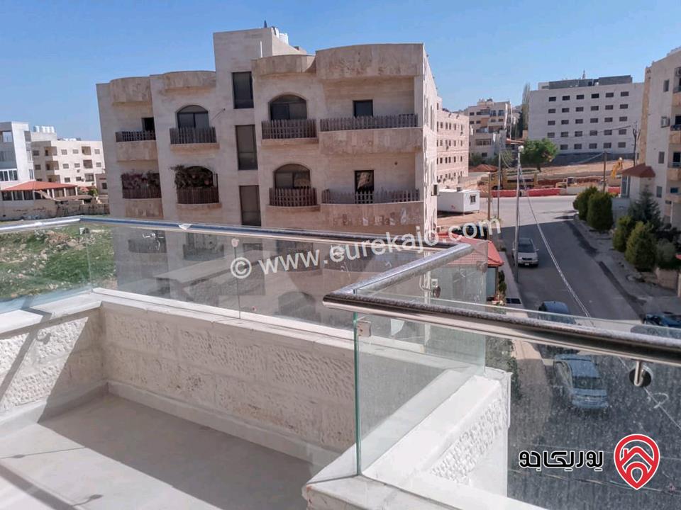 شقة طابق أخير مع روف مساحة 170م للبيع في عمان – الجبيهة حي أم زويتينة