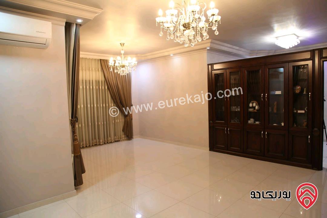 شقة طابق ثالث مساحة 190م مع روف 70م للبيع في عمان - ضاحية الرشيد 