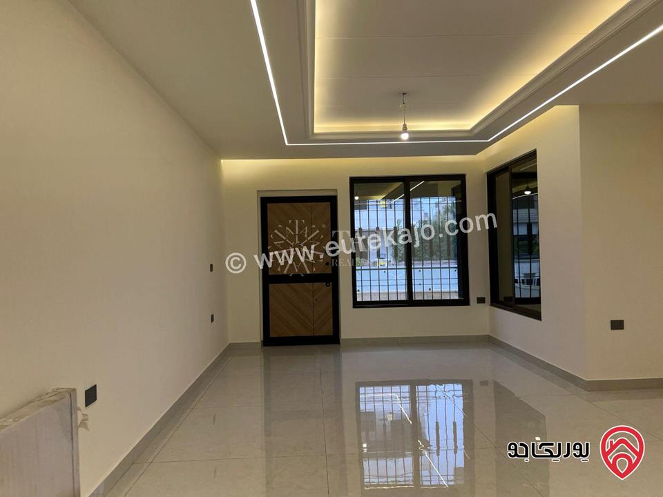 شقة مميزة وحديثة البناء مساحة 250م داخلي و 100م خارجي للبيع في عمان - الغباشية / طريق المطار