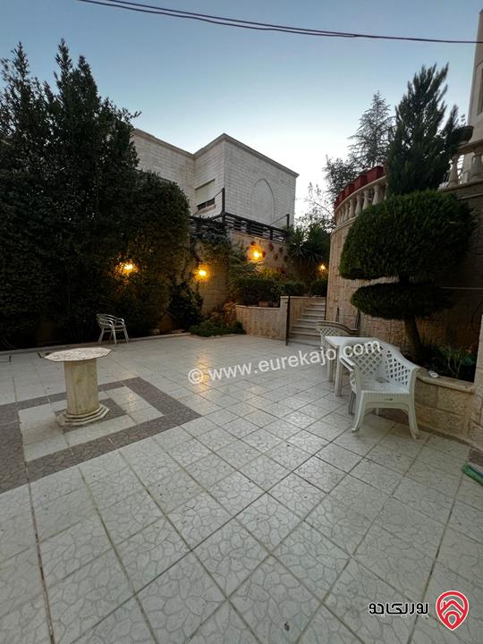 شقة مفروشة مع مسبح شبه ارضية مساحة 200م داخلي و 100م خارجي للايجار في عمان - عبدون