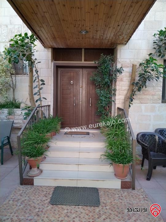 شقة ارضية طابقية مساحة 232م داخلي و 250م خارجي للبيع في عمان - جبل الحسين