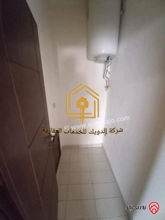 شقة فارغة طابق اول مساحة 110م للإيجار في عمان - الرابية 