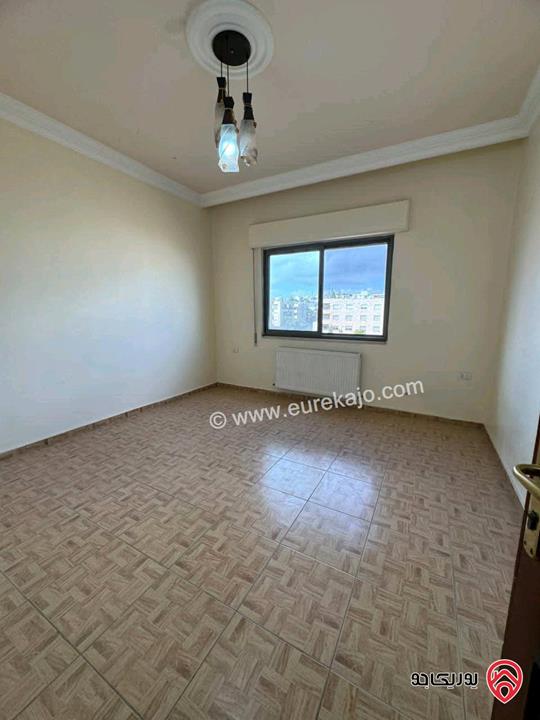 شقة فارغة طابق ثاني مساحة 220م للايجار في عمان - خلدا