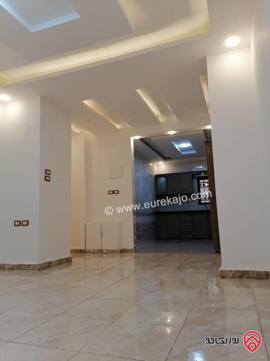 شقة فارغة تصلح لعرسان او عائلة صغيرة مساحة 95م للايجار في عمان - الرابية من المالك مباشرة