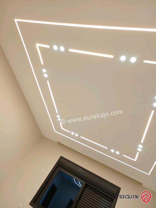 فيلا مساحة 235م على أرض 517م للبيع في الزرقاء الجديدة 