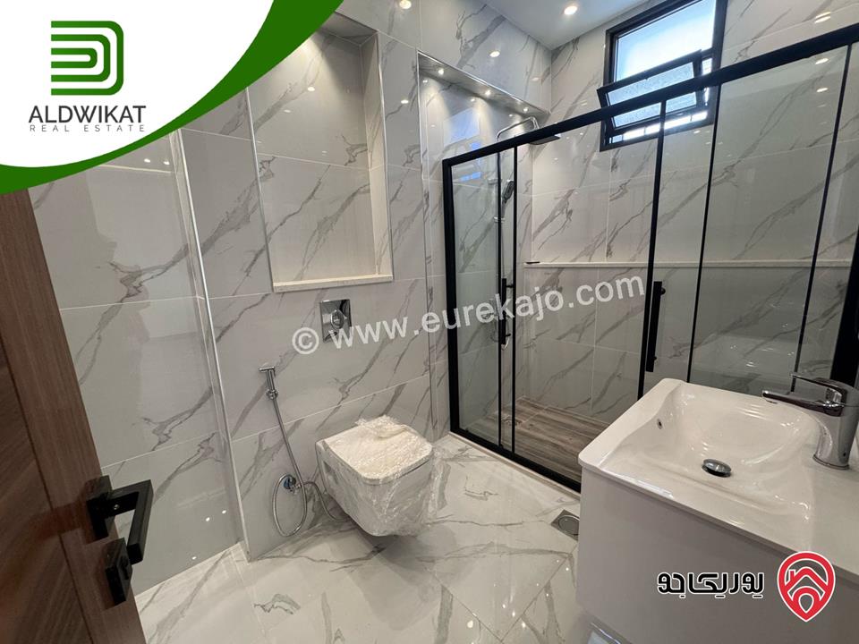 شقة ارضية للبيع في عمان - رجم عميش / طريق المطار مساحة البناء 210م ومساحة الحديقة 200م