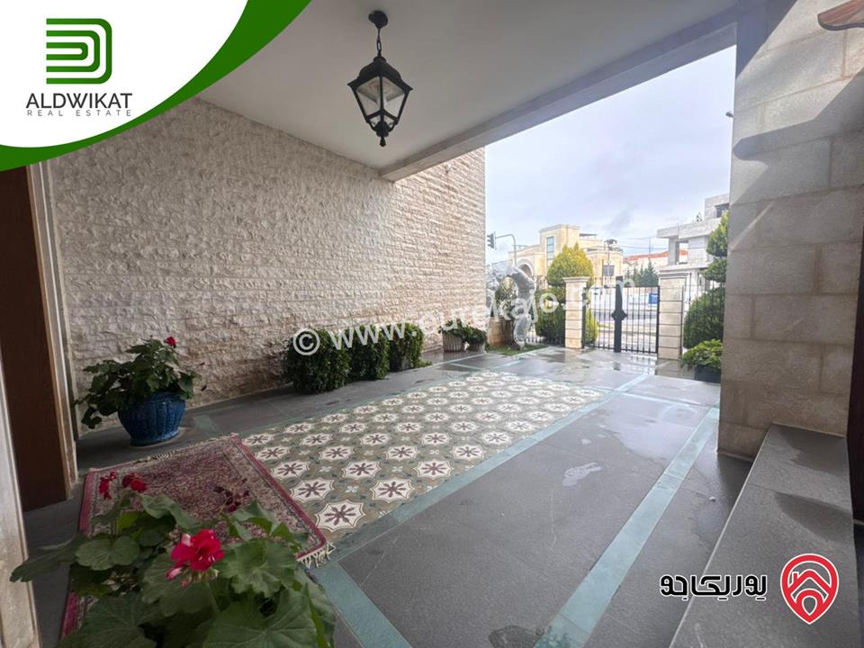 فيلا فاخره مفروشه مستقلة للبيع في عمان - دابوق مساحة البناء 800م ، الارض 770م ، الحديقة 200م والترس 200م