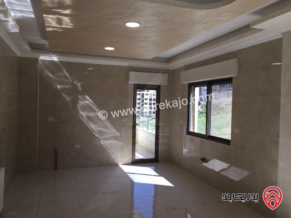 شقة مميزة طابق ثالث مساحة 190م مع روف 25م وترس 120م للبيع أو للايجار في عمان - دير غبار