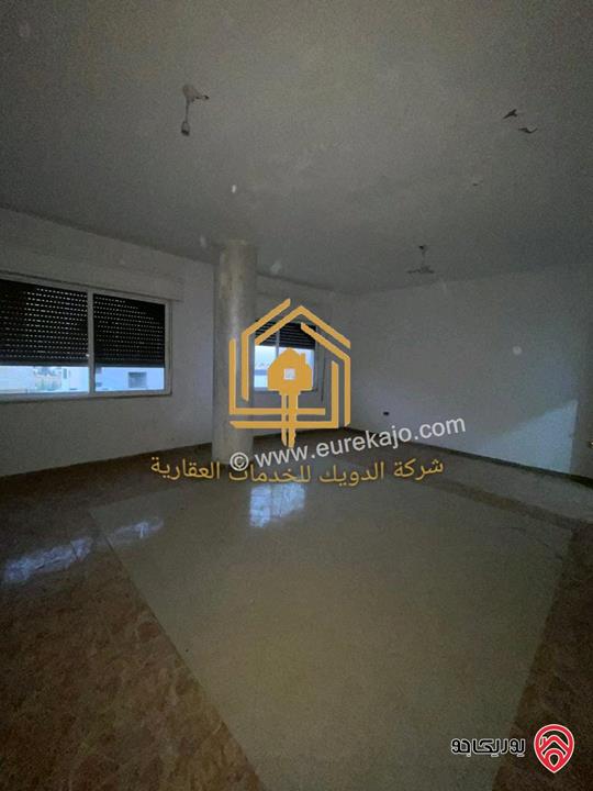 شقة فارغة طابق ثالث مساحة 200م للإيجار في عمان - مرج الحمام 