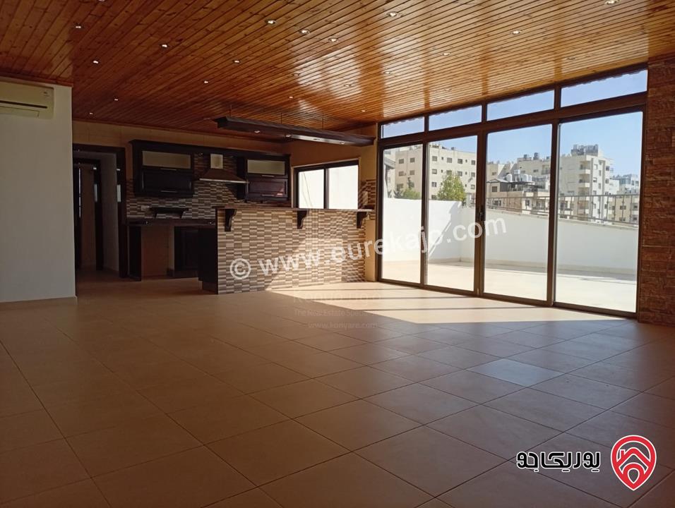 شقة فاخرة طابق اخير مع روف بمساحة داخلية 183م ومساحة الروف 140م للبيع في عمان - خلدا