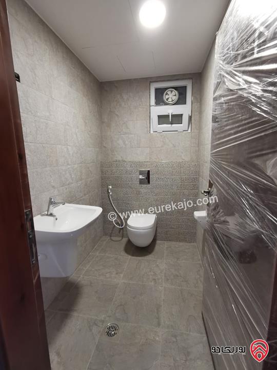 فيلا مع شقتين مساحة 800م على أرض 750م للبيع بإطلالة خلابة في عمان - بدر الجديدة من المالك مباشرة 