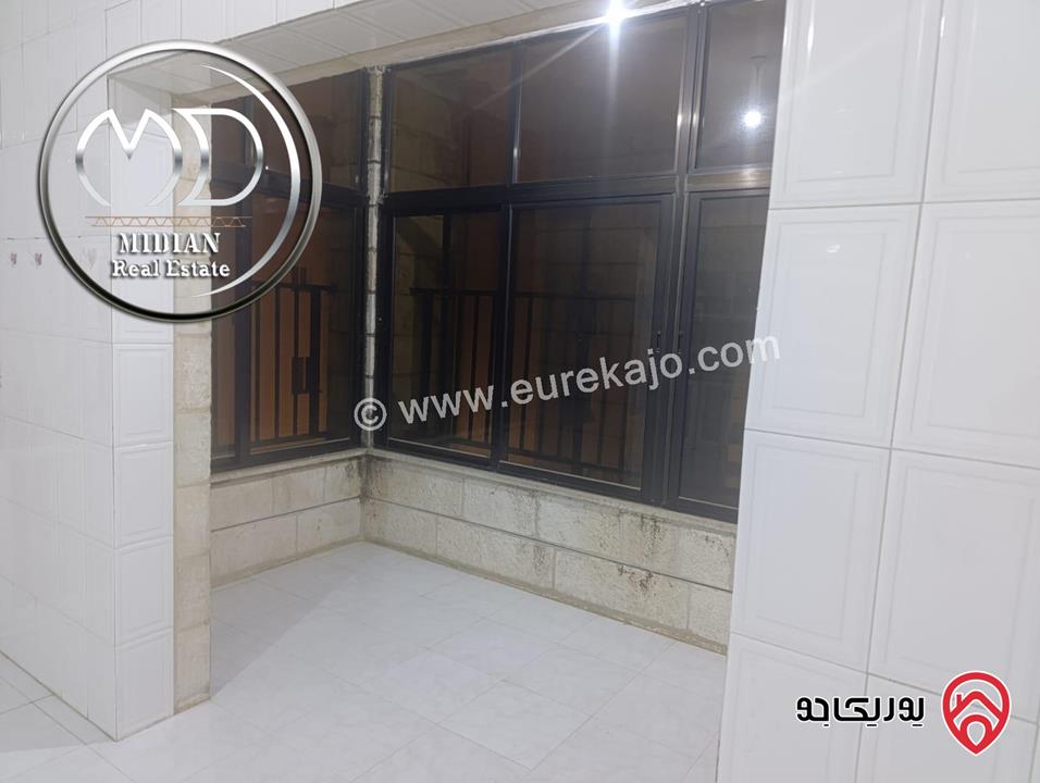 شقة للبيع في عمان - ام اذينة مساحة 160م طابق ثالث اطلالة جميلة تصلح للاستثمار بسعر مميز