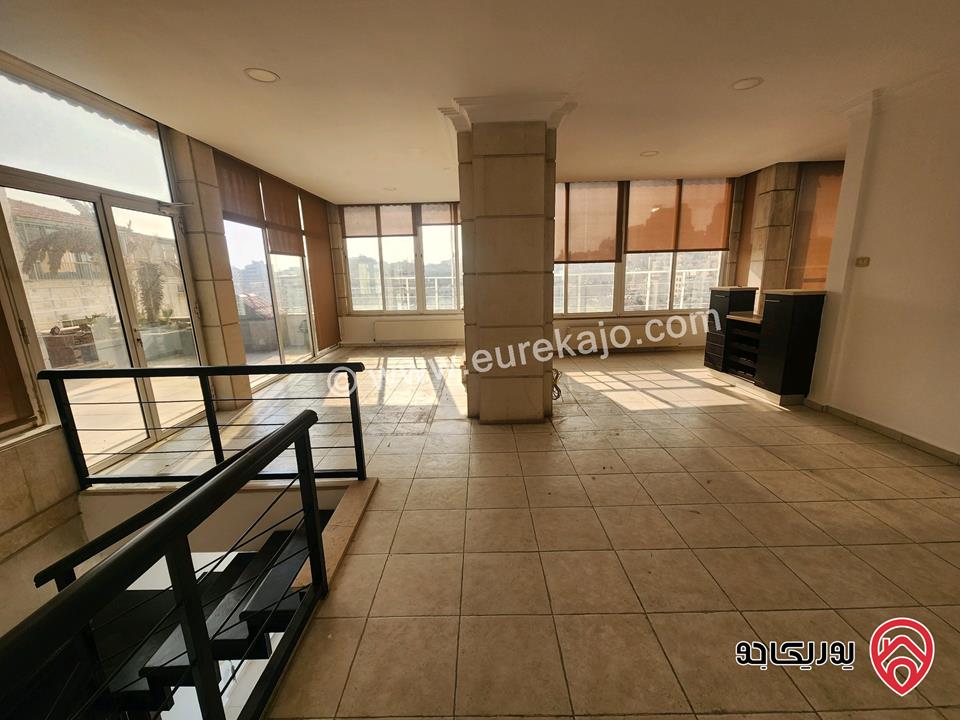 شقة مساحة 200م طابق ثالث للبيع في عمان - الشميساني 