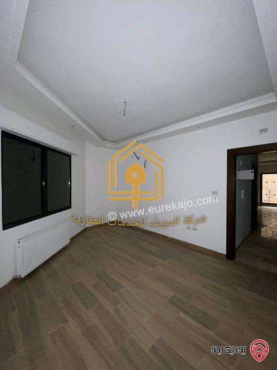 شقة فارغة طابق شبه ارضي مساحة 180 للإيجار في عمان - دير غبار 