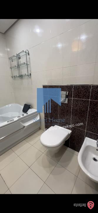 شقة طابق ثالث 185م مع روف 100م تشطيب سوبر ديلوكس للبيع في عمان - أم أذينة