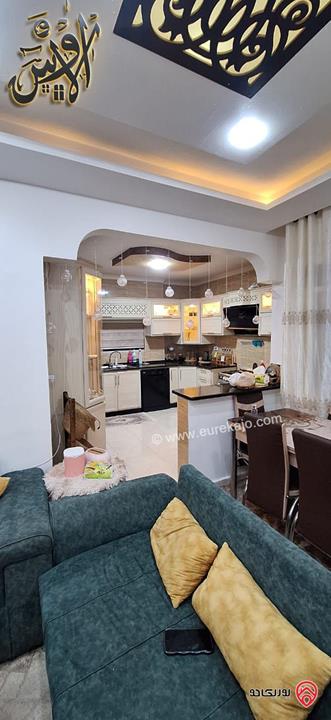 شقـة طابق ثالـث فنـي مساحة 135م للبيــع في الزرقاء الجديدة