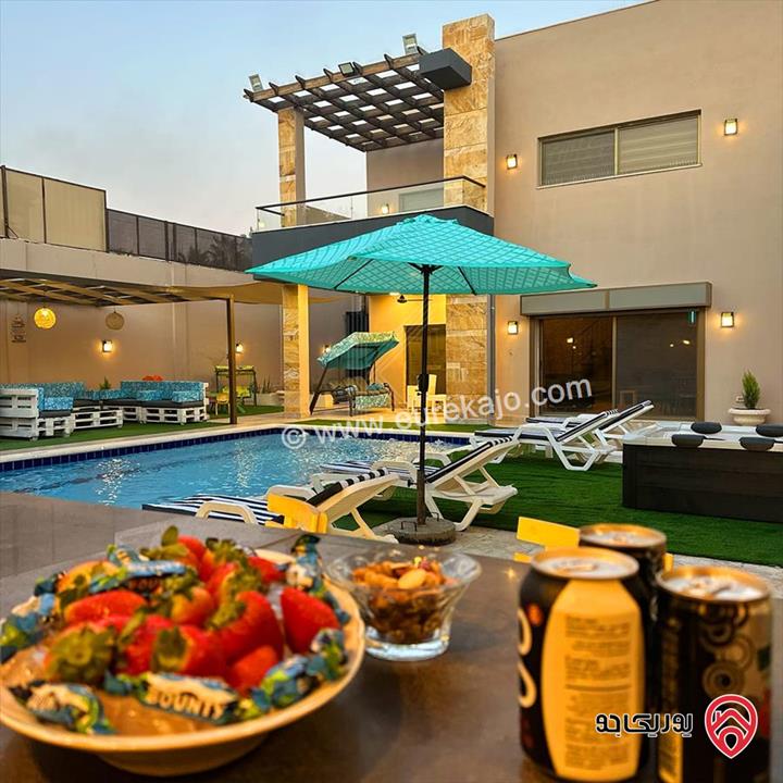 شاليه مفروش فاخر مساحة الأرض 288م والبناء 147م للبيع في البحر الميت